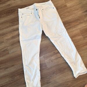 Women’s white jeans